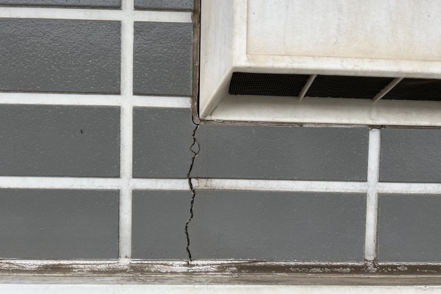 外壁のひび割れ
