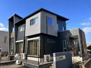 小郡市 ガルバリウム鋼板の屋根を高遮熱の塗料で仕上げた屋根外壁塗装