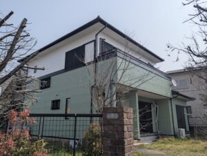 小郡市にてシーリングの剥がれを解消！リファインMFで外壁塗装をしたお客様の声