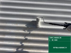 久留米市にて雨戸を錆から守るための下地塗装を行いました。
