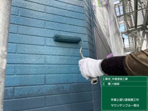 久留米市で塗膜の厚みににこだわった仕上げ塗り(上塗り)を行いました。