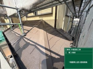 久留米市で1階の屋根を上塗り。艶やかな仕上がりで耐久性を高めます